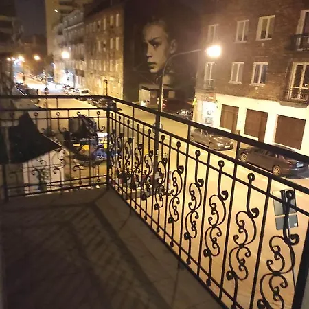 With 2 Shared Bathrooms ,wc , 2km To Old Town -100m From Metro Szwedzka Parque de Campismo