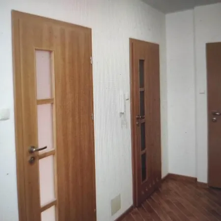 With 2 Shared Bathrooms ,wc , 2km To Old Town -100m From Metro Szwedzka * 바르샤바