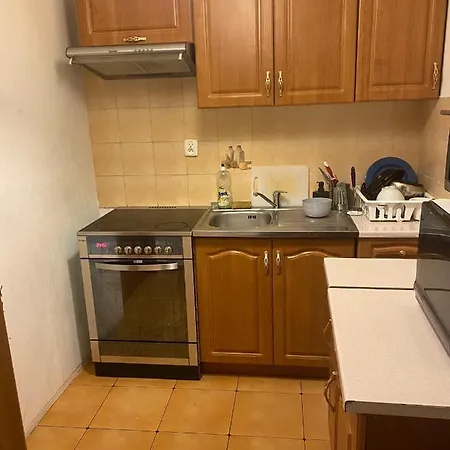 With 2 Shared Bathrooms ,wc , 2km To Old Town -100m From Metro Szwedzka 캠프장 바르샤바