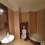 营地 With 2 Shared Bathrooms ,wc , 2km To Old Town -100m From Metro Szwedzka *