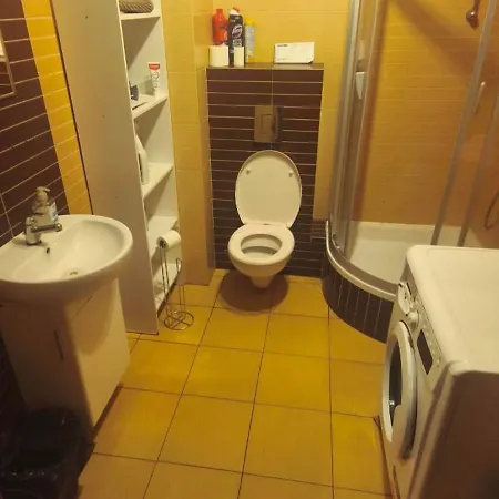 Campsite With 2 Shared Bathrooms ,wc , 2km To Old Town -100m From Metro Szwedzka Warsaw