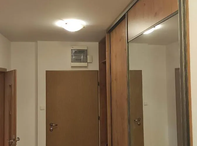 Campsite With 2 Shared Bathrooms ,wc , 2km To Old Town -100m From Metro Szwedzka *