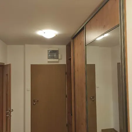 캠프장 With 2 Shared Bathrooms ,wc , 2km To Old Town -100m From Metro Szwedzka *